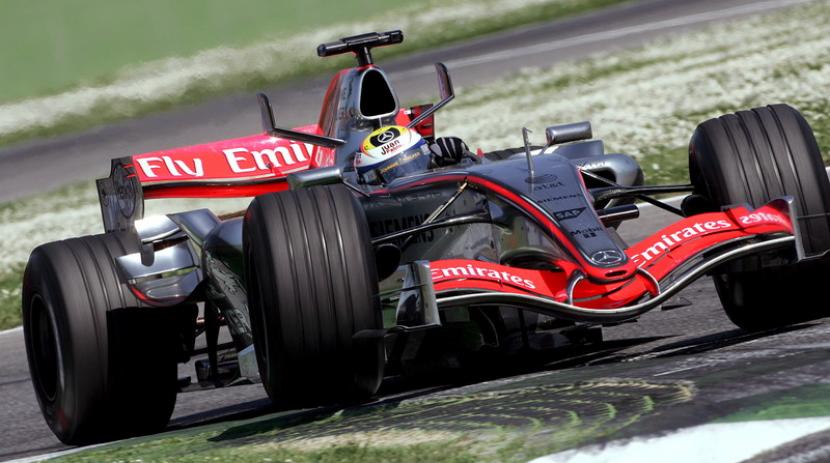 Balapan Formula Satu (F1) di Sirkuit Imola, Italia pada 2006.