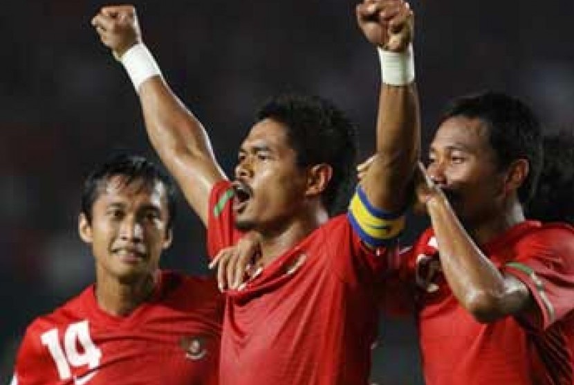 Bambang Pamungkas merayakan golnya ke gawang Thailand di Piala AFF 2010.