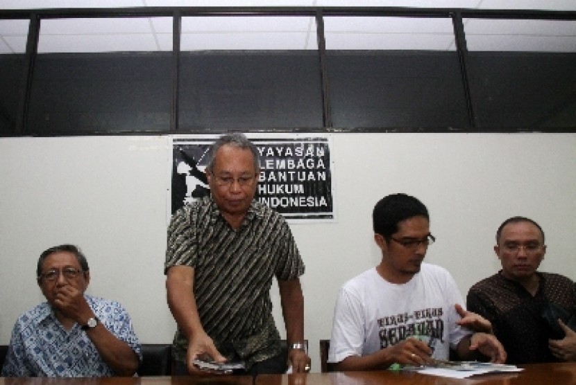 Bambang Widodo Umar, Tamrin Amal Tamagola, Febri Diansyah, dan Asep Iwan Iriawan memberikan pernyataan sikap terkait pembocoran informasi Sprindik Anas, Jakarta, Ahad (31/3).