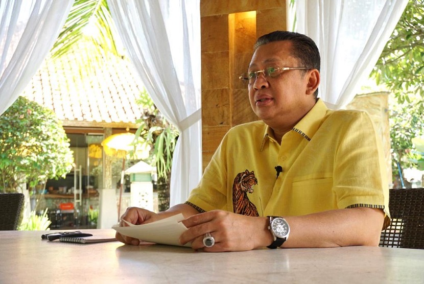 Ketua MPR RI Bambang Soesatyo meminta pemerintah Indonesia terus melakukan langkah dan strategi antisipasi apabila permintaan global terus melemah dan menurun.Salah satunya terkait daya beli masyarakat yang rendah karena menahan konsumsi