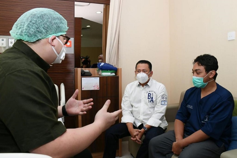 Bamsoet saat bertemu para dokter, perawat dan tenaga kesehatan di RS Mayapada, Jakarta, Sabtu (26/9). Bamsoet menyebut tenaga kesehatan adalah garda terdepan melawan Covid-19