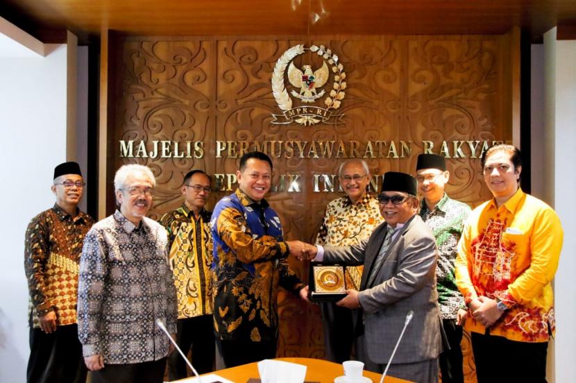 Bamsoet saat menerima pengurus LDII, di Ruang Kerja Ketua MPR RI, Jakarta, Selasa (10/3).(MPR)