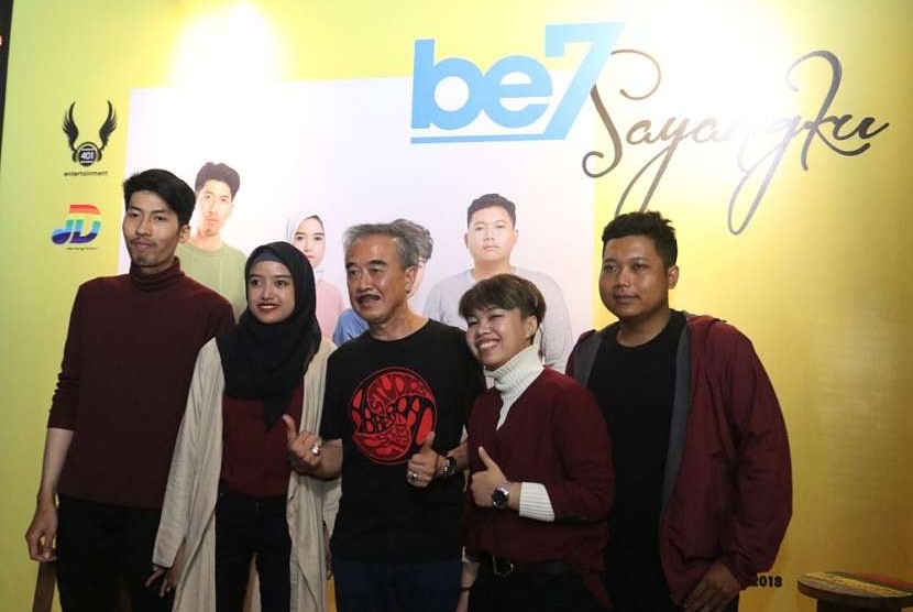 Band asal Lampung, be7 rilis single perdana bertajuk Sayang. Di single ini be7 didukung A&R legendaris Indonesia, Jan Djuhana