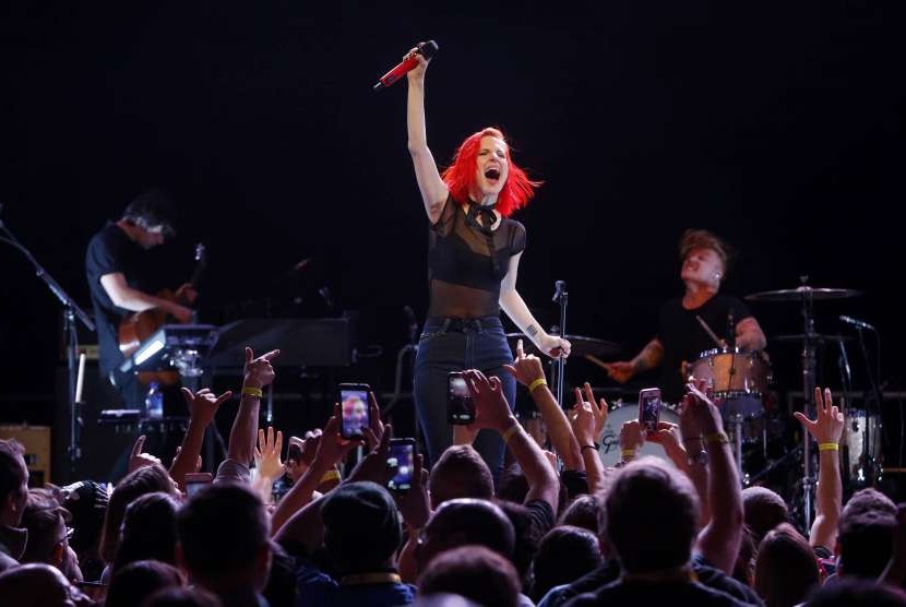 Band Paramore merilis album baru berjudul This Is Why. Sang vokalis, Hayley Williams, mengungkap bahwa band alternatif rock asal AS tersebut membawa vibes berbeda. (ilustrasi)