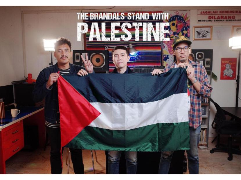 Band The Brandals memberikan dukungan untuk Palestina.