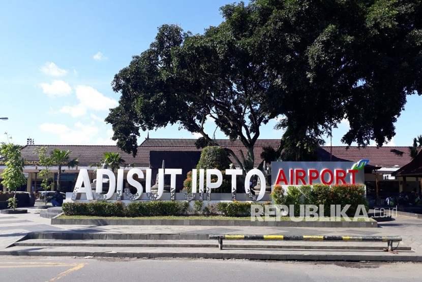 Bandar Udara Internasional Adisutjipto.