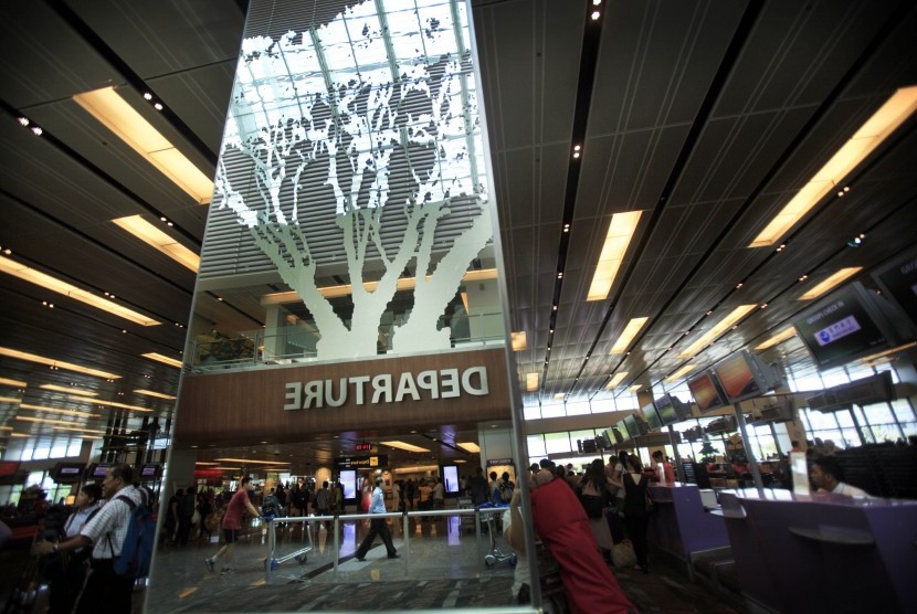 Bandara Changi Singapura. Changi meningkatkan kebersihan untuk mencegah penyebaran virus corona.
