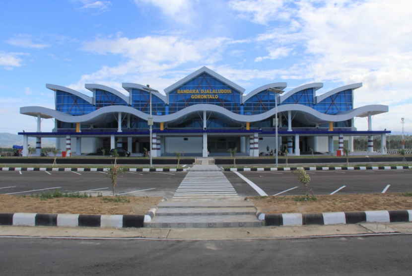 65 Petugas di Bandara Djalaludin Positif Covid-19. Bandara Djalaluddin Gorontalo.