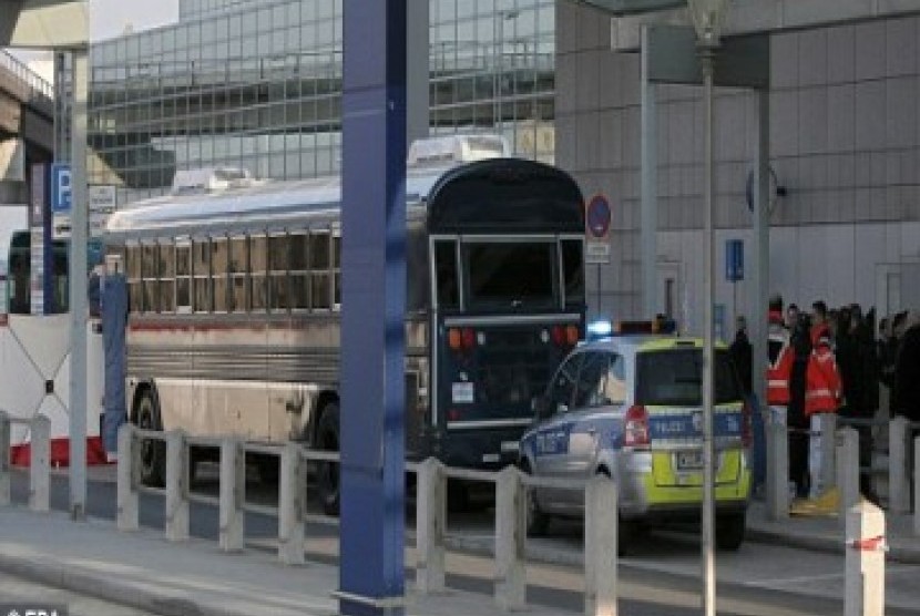 Bandara Frankfurt, Jerman. Jerman mempertimbangkan membatasi penerbangan dari Inggris.