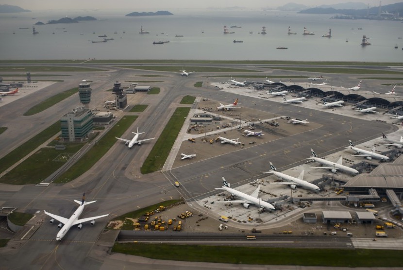 Bandara Internasional Hong Kong. Hong Kong melarang penerbangan penumpang dari Indonesia mulai Jumat (25/6). Ilustrasi.