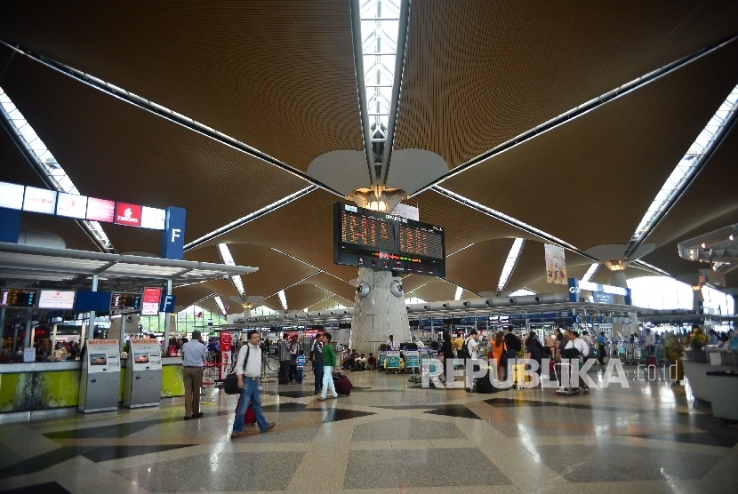 Belasan Penerbangan di Bandara Kuala Lumpur Terganggu  Republika Online