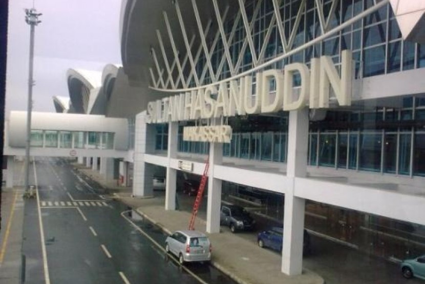 Bandara Sultan Hasanuddin. Dinas Perhubungan (Dishub) Provinsi Sulawesi Selatan akan melakukan uji coba rute penerbangan Makassar-Bone yang akan dimulai pada 31 Agustus 2022.