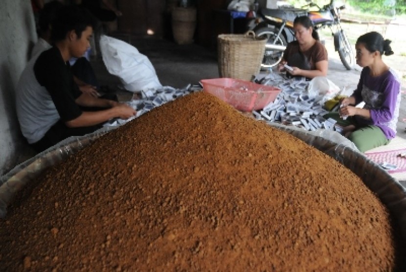 Bandrek dan Bajigur  Minuman yang satu ini identik dengan tatar Sunda. Bandrek dan bajugir, kedua jenis minuman tradisional ini sudah lama ada di masyarakat Sunda. Awalnya, minuman yang terbuat dari rempah-rempah seperti jahe, serai, merica, daun pandan, g