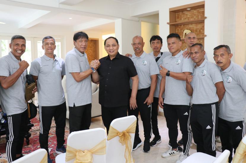 Bandung Old Stars dan relawan KawanJuang GP diterima TPN Ganjar Pranowo di Jakarta, Selasa (19/9/2023).