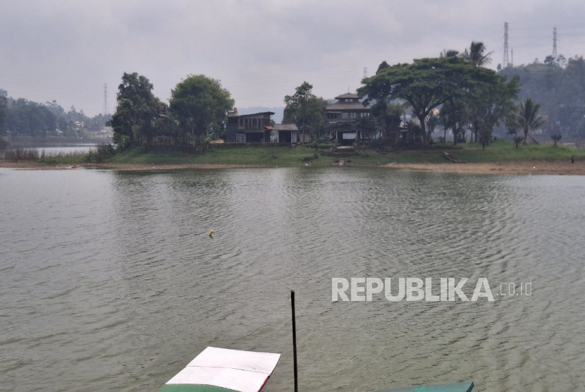 Bangunan di Tengah Perairan Situ Ciburuy, Padalarang, Kabupaten Bandung Barat yang Bakal Ditertibkan Pemprov Jabar.