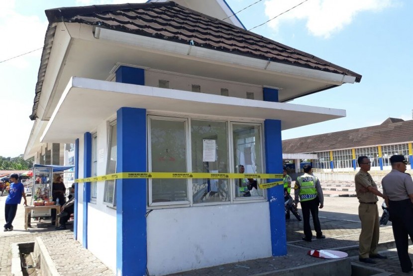 Bangunan di Terminal Tipe A Kota Sukabumi yang dirusak massa sopir angkot Selasa (1/8) siang.