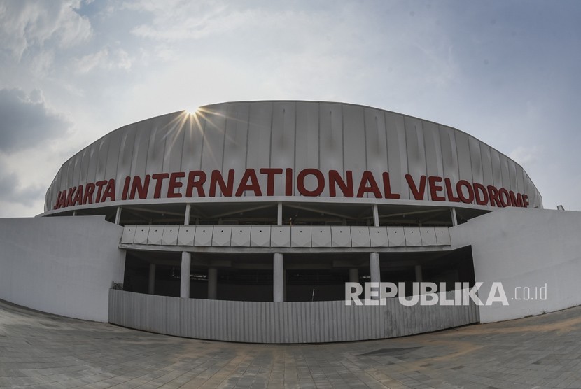 Bangunan Jakarta International Velodrome Rawamangun di Jakarta, Rabu (16/5). 