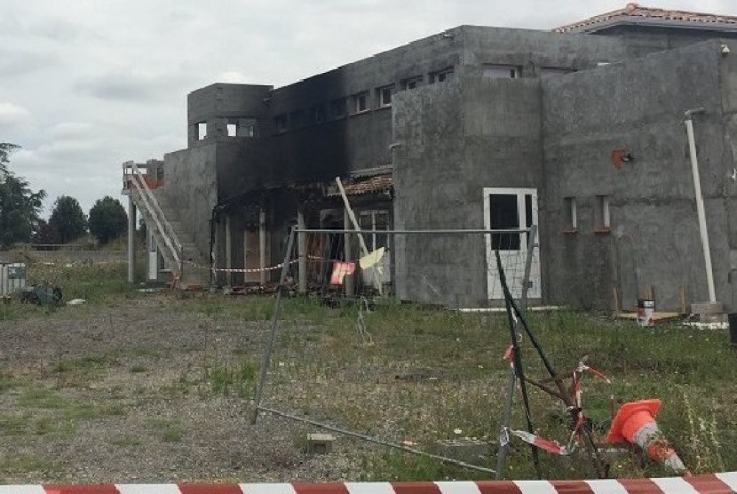 Bangunan masjid yang terbakar di Tolouse, Prancis. 