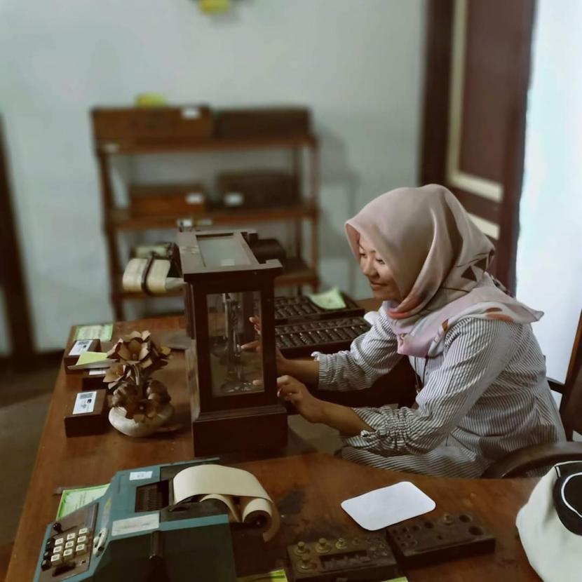 Bangunan Museum Pegadaian di Kota Sukabumi menjadi salah satu cagar budaya di dalamnya banyak ditampilkan benda-benda bernilai sejarah dalam perjalanan pegadaian di Indonesia.