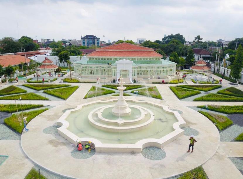 Bangunan Puro Mangkunegaran Solo dan Taman Pracima yang telah selesai di revitalisasi oleh pemerintah pusat.