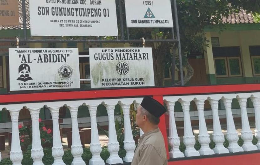 Bangunan SDN Gunungtumpeng 1, Desa Gunungtumpeng, Kecamatan Suruh, Kabupaten Semarang, setelah spanduk penolakan terhadap rencana ‘pemindahan’ sekolah ini dilepas, Rabu (6/7).