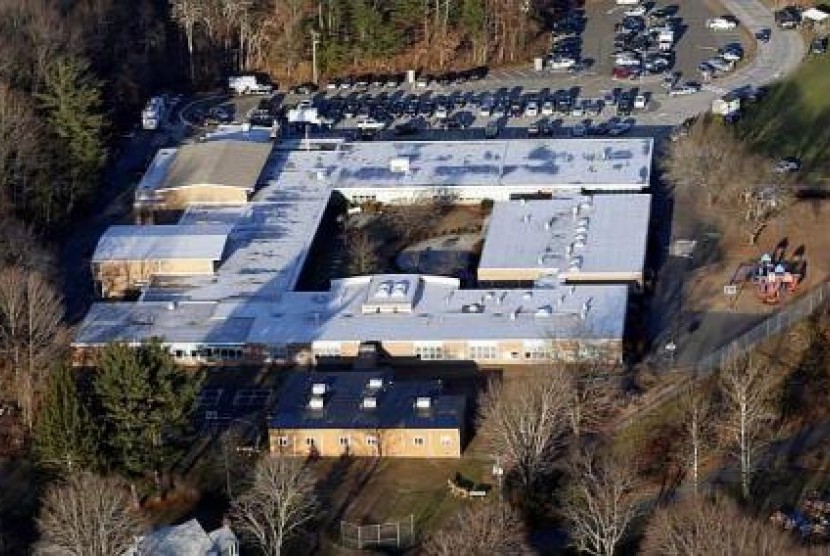 Bangunan Sekolah Dasar Sandy Hook, Newtown,Connecticut, terlihat dari atas.