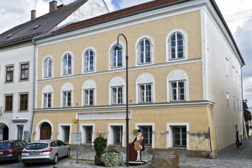 Bangunan tempat Adolf Hitler lahir di Austria pada tahun 1889.