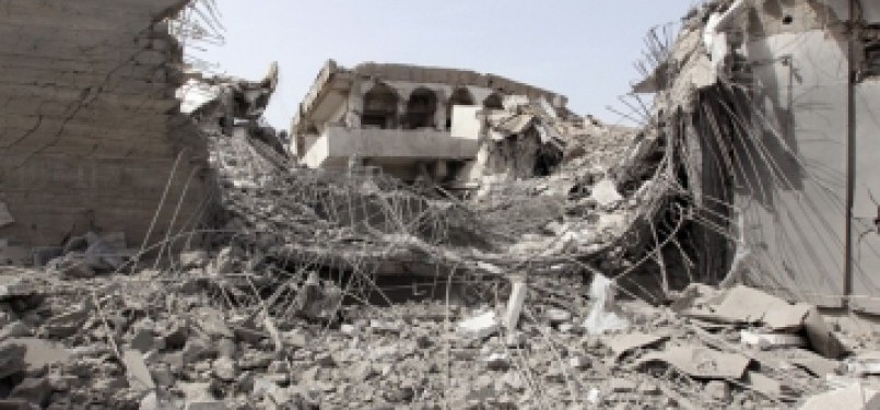 Bangunan utama hunian Qaddafi yang hancur oleh serangan udara NATO 