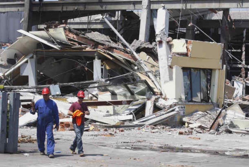  Bangunan yang hancur akibat gempa bumi di Mirandola, Italia, Selasa (29/5).