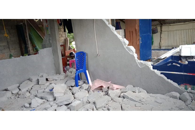 Bangunan yang rusak akibat gempa bumi di Ambon, Maluku, Kamis (26/9/2019).