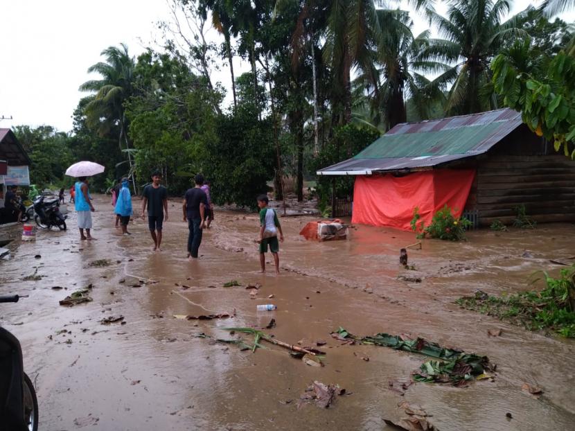 Banjir bandang di Nagari Sitalang Kecamatan Ampek Nagari, Kabupaten Agam, SUmatera Barat, Kamis (12/3) sore WIB(Dok Istimewa )