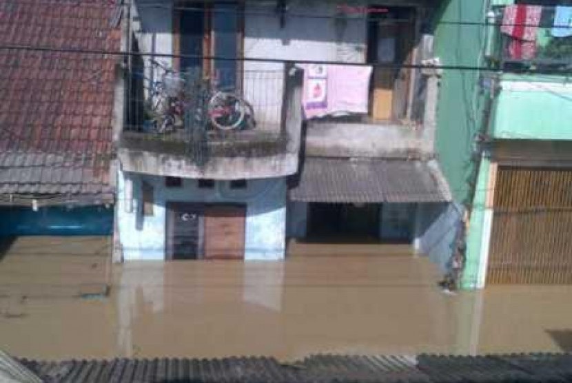 Banjir di salah satu daerah di Kota Bekasi.