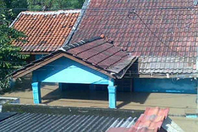 Banjir di Bekasi, Selasa (4/2).