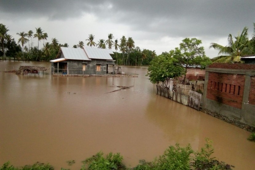 Banjir di Bima, Nusa Tenggara Barat, Rabu (21/12).