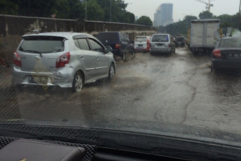 Banjir di Jalan Tol. Ilustrasi