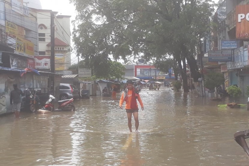 Banjir di Kabupaten Bandung, tepatnya di Baleendah, Bojongsoang dan Dayeuhkolot semakin meluas, Kamis (7/3). Akibat hujan deras yang terjadi, Rabu (6/3) siang.