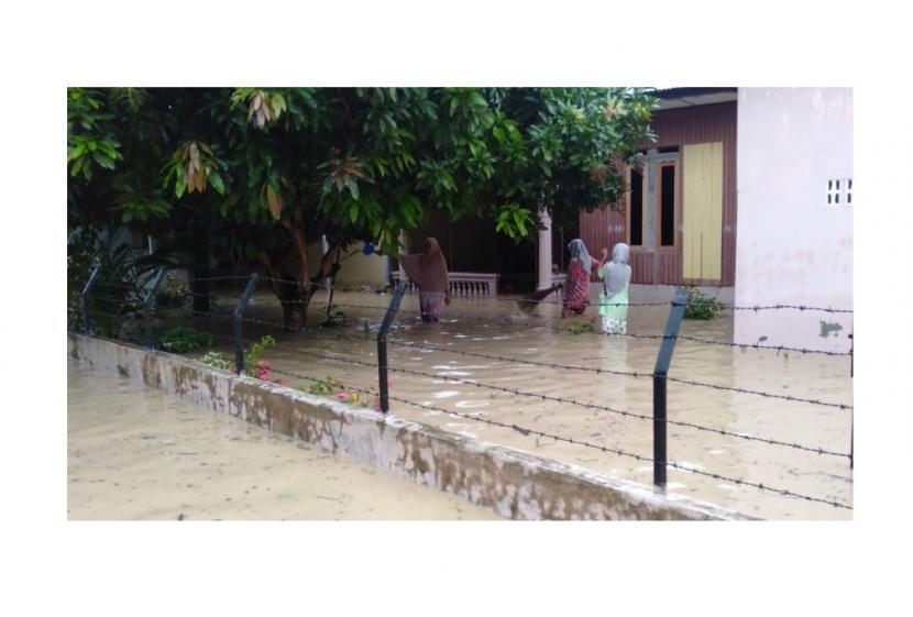 Banjir di Kabupaten Pidie disebabkan curah hujan yang tinggi.