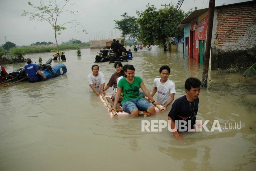 Banjir di Karawang, Jawa Barat. (Republika/Edi Yusuf)