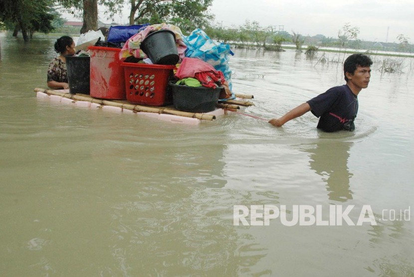 Banjir di Karawang, Jawa Barat. (Republika/Edi Yusuf)