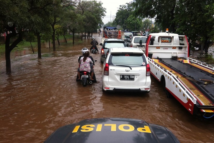 Banjir di kawasan Kelapa Gading, Jakarta Utara, Jumat (22/1)