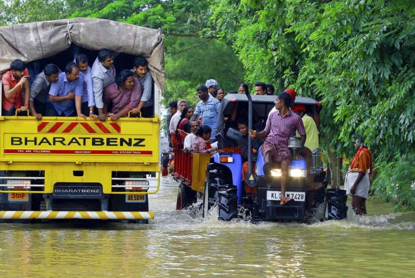 Banjir di Kerala, India, Jumat (17/8).