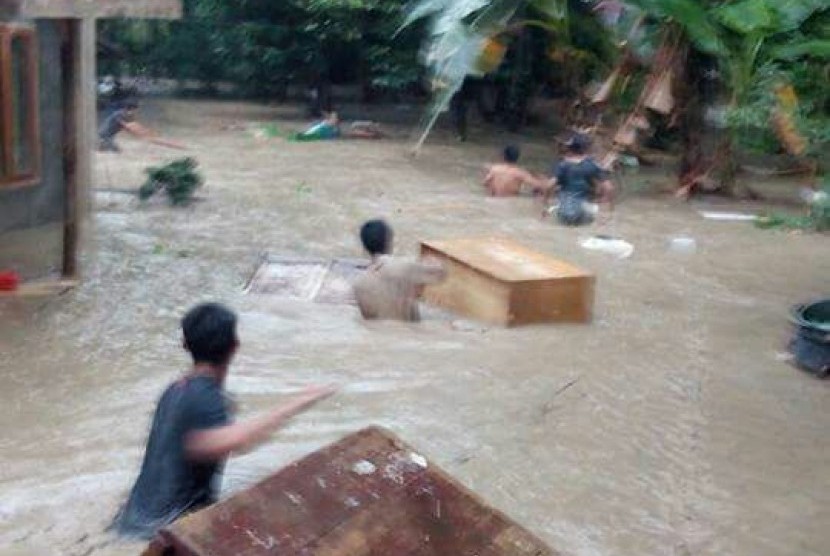 Banjir di Kuningan, Jawa Barat.