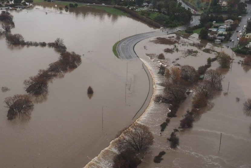 Banjir di Sungai North Esk di Johnstons Road, Norwood, di Launceston, Tasmania, Australia.