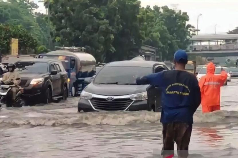 Banjir kerap terjadi di kawasan Condet, Jakarta Timur.