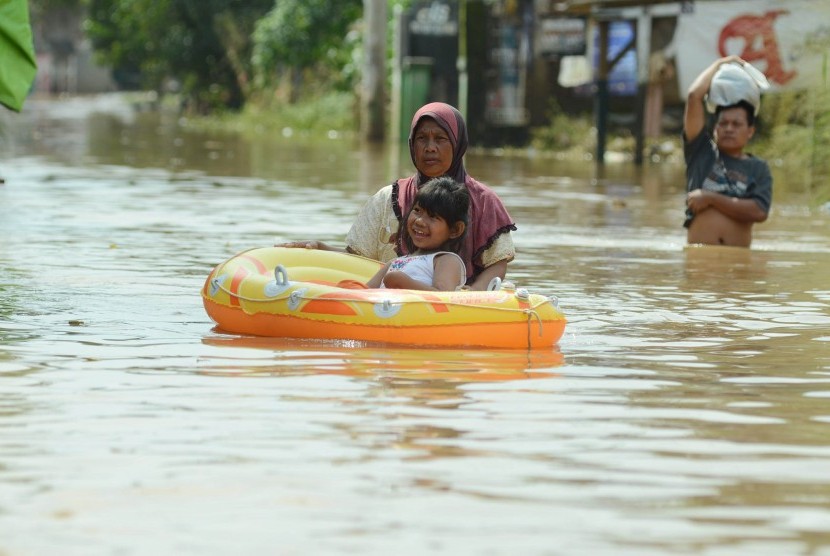 Banjir luapan Sungai Citarum masih merendam beberapa wilayah di Kabupaten Bandung, Rabu (16/3). 
