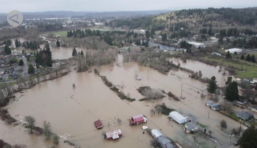 Banjir melanda beberapa wilayah negara bagian Washington dan memaksa sejumlah jalan utama ditutup.