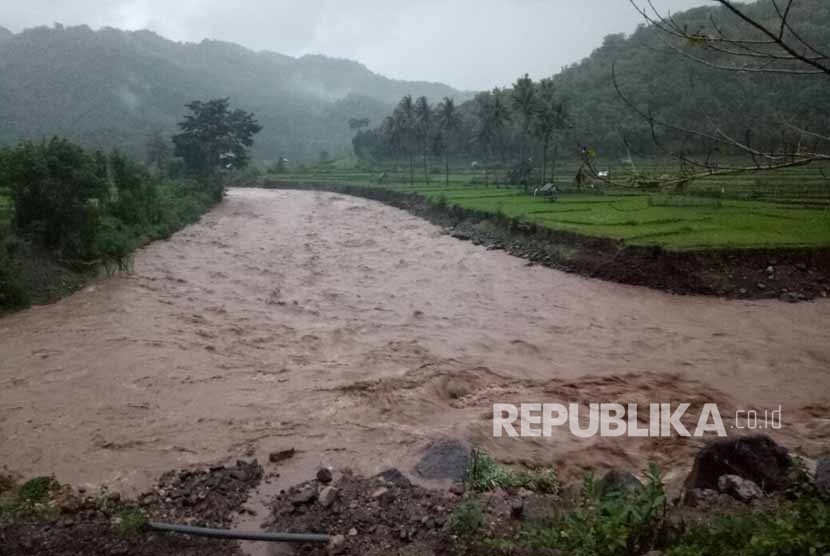 Banjir melanda dua desa di Kecamatan Monta, Kabupaten Bima, NTB pada Senin (22/1).