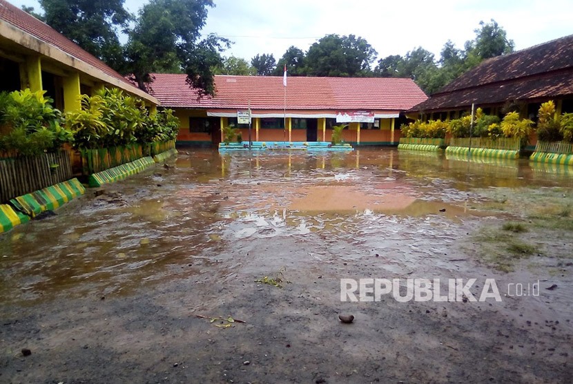 Banjir di Kabupaten Bima, NTB beberapa waktu lalu (ilustrasi).