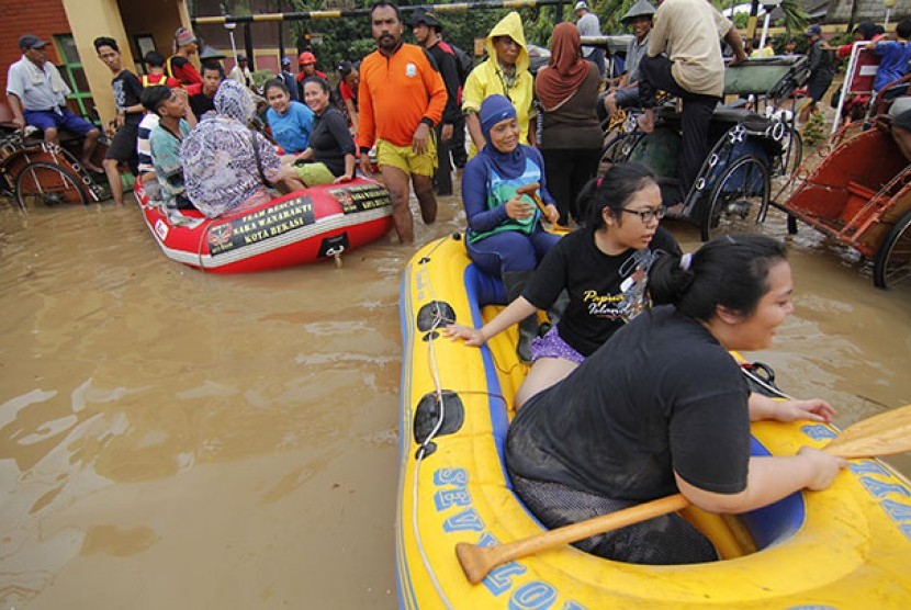 Banjir melanda sejumlah perumahan di Bekasi