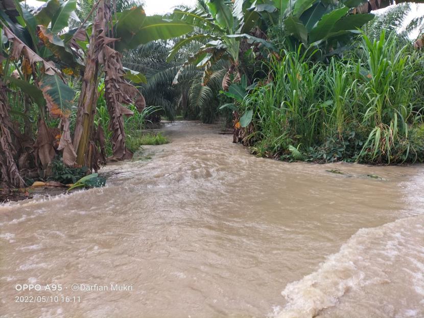 Banjir melanda wilayah Kabupaten Mamuju Tengah, Provinsi Sulawesi Barat (Ilustrasi). Pemerintah upayakan akses bantu korban terdampak banjir Mamuju Tengah  